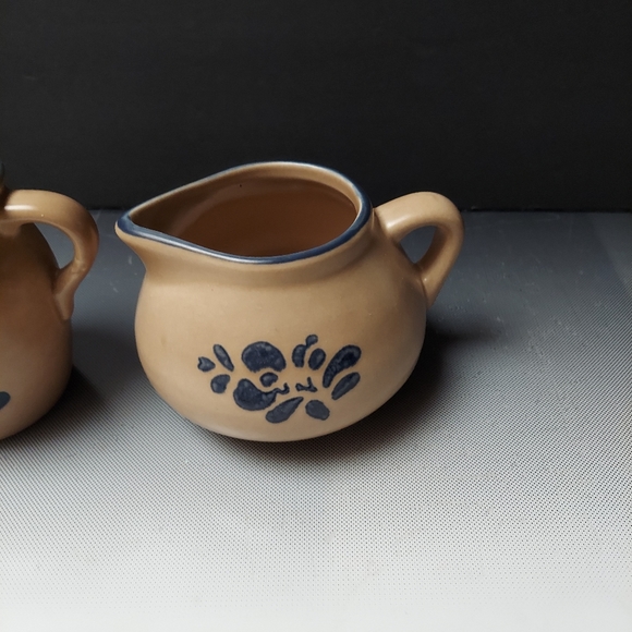 Vintage Folk Art pfaltzgraff Yorktown  gravy and creamer beige blue duo for$28 - Picture 2 of 6